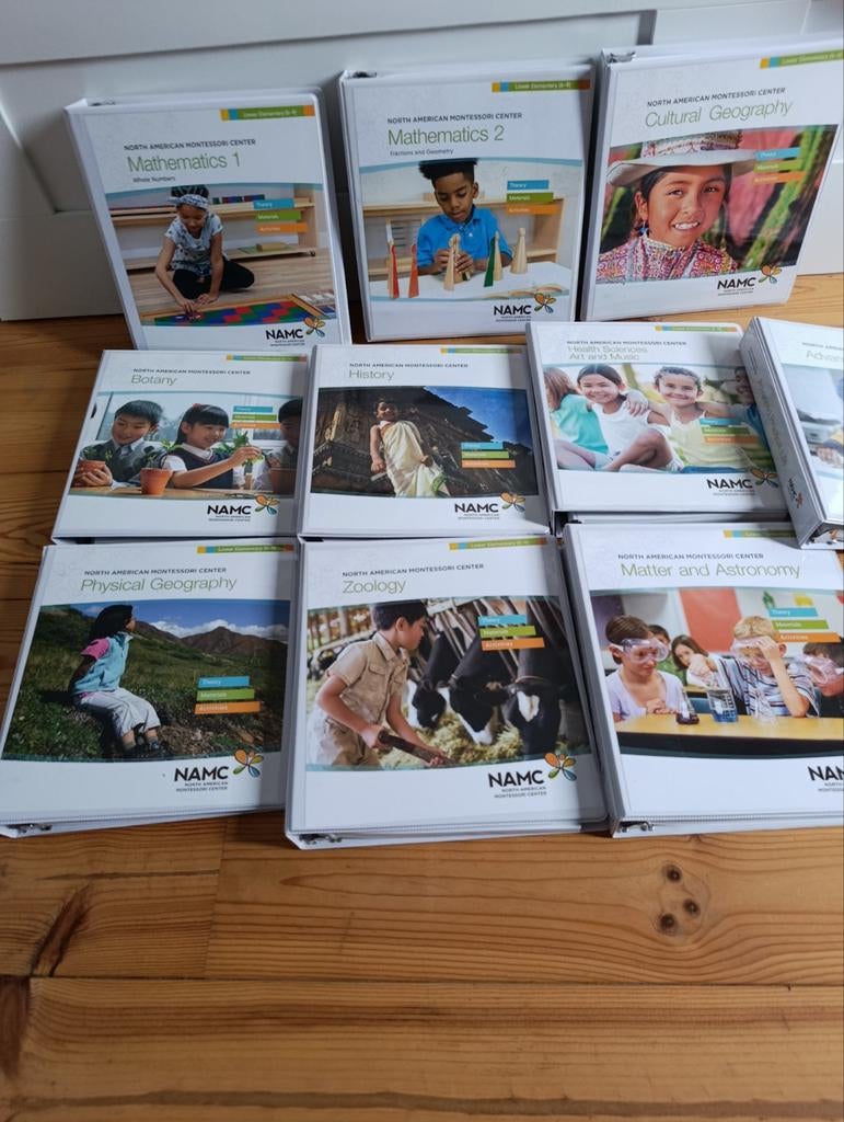 NAMC Montessori 6-9 lower elementary Cours Montessori en ang, Livres, Enlèvement ou Envoi