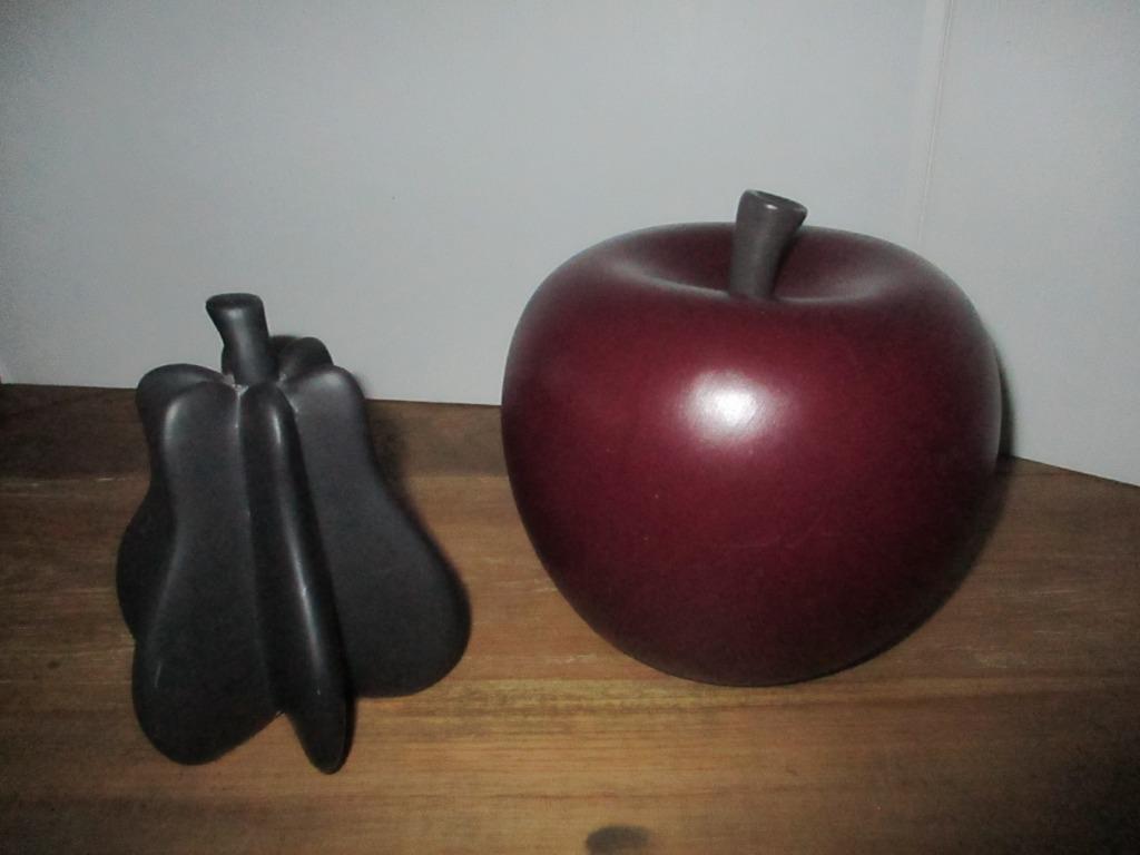 grote appel en peer in steen , wijnrood en zwart, Huis en Inrichting, Ophalen of Verzenden, Gebruikt