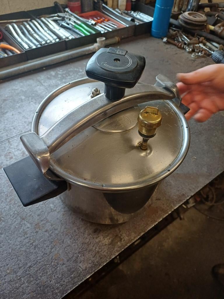 Marmite à pression seb, Enlèvement