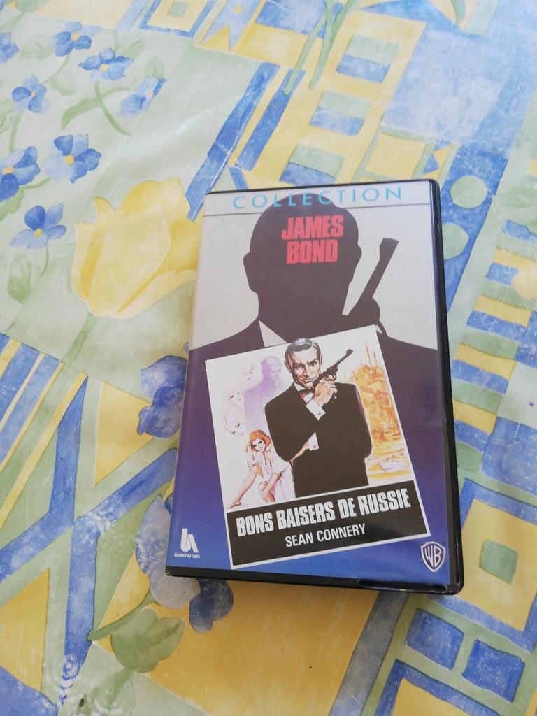 VHS. James Bond. Bons baisers de Russie. No 2., Enlèvement ou Envoi, Comme neuf