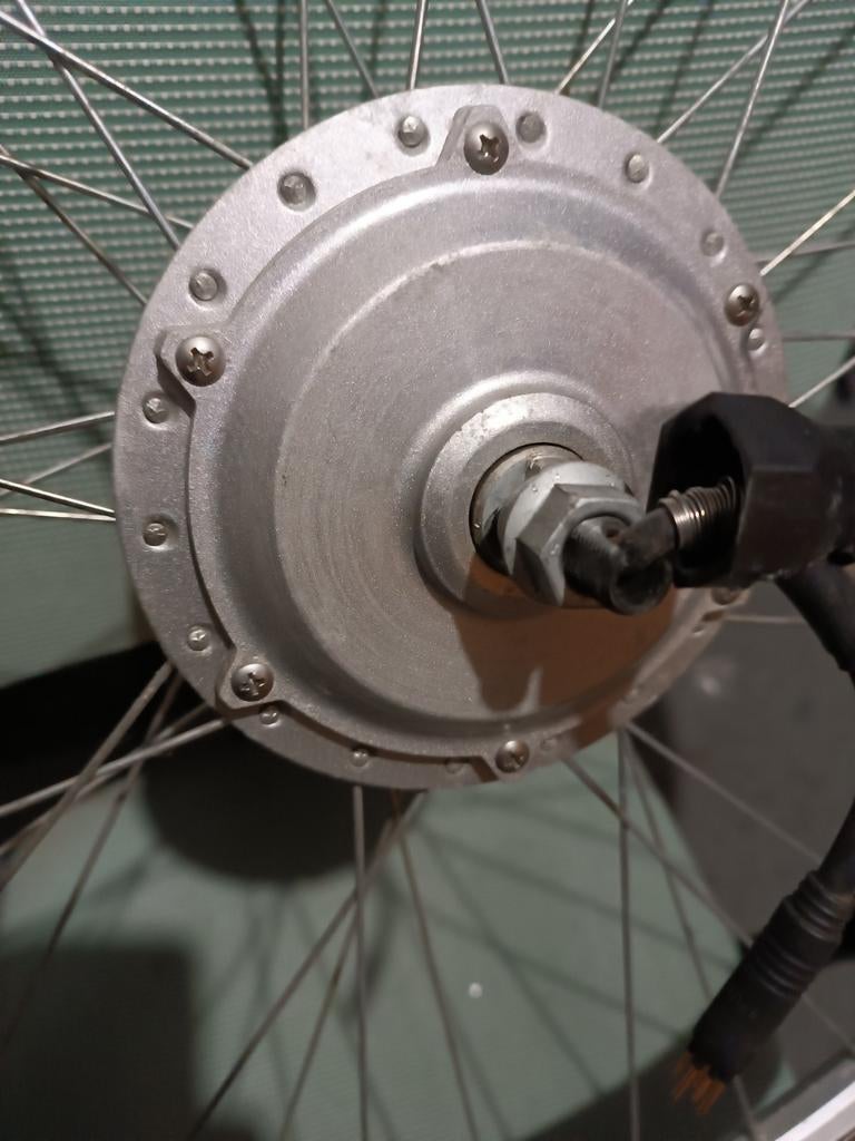 Motor voorwiel 28 inch 24v
voor RUN en BIKE of Sparta, Enlèvement, Comme neuf
