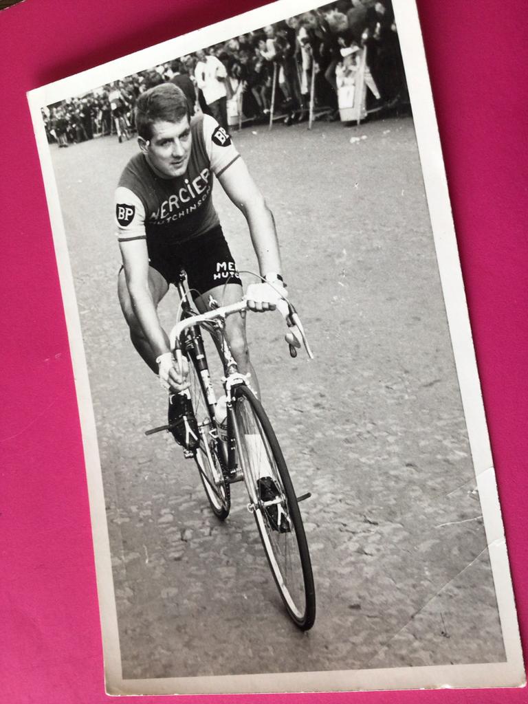 Wielerkaart 1965  team mercier roger swerts signe, Ophalen of Verzenden, Zo goed als nieuw