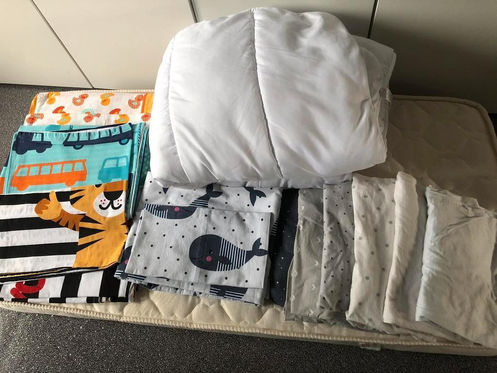 Matras, dekbed en lakentjes voor babybed, Kinderen en Baby's, Ophalen, Zo goed als nieuw