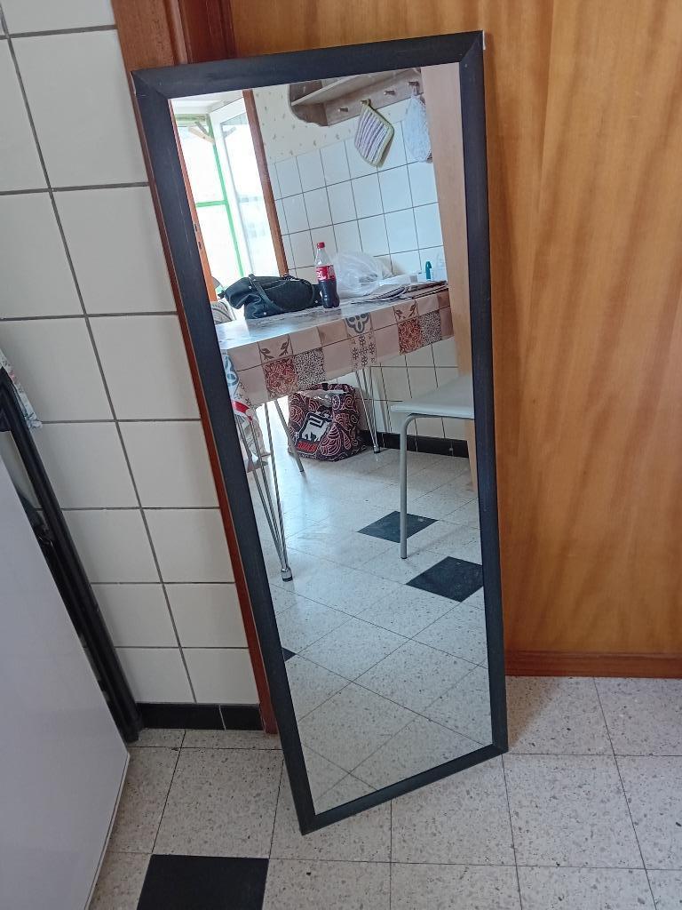 Spiegel - groot - zwarte omlijlsting, Huis en Inrichting, Woonaccessoires | Spiegels, Ophalen, Gebruikt