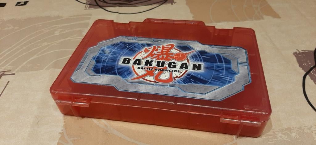 Bakugan retro opberkoffertje, Games en Spelcomputers, Ophalen of Verzenden, Zo goed als nieuw