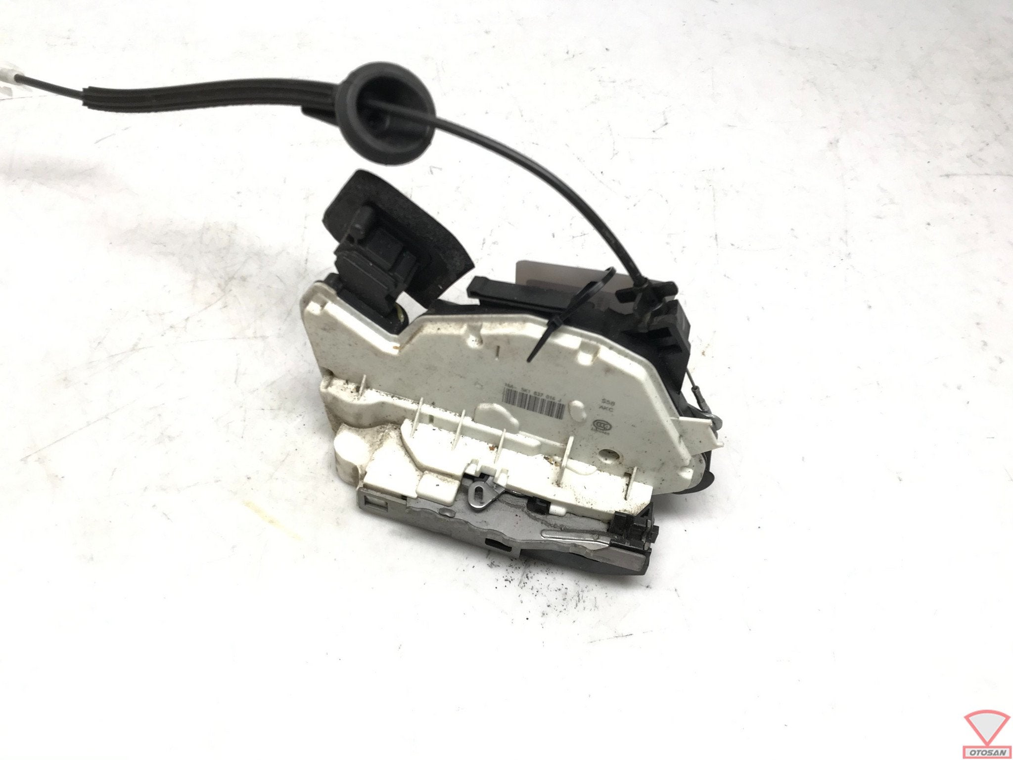Seat Leon 5F M canisme de verrouillage Serrure de porte avan, Autovia A-2, Km 585 585
08760  Martorell, ES, SEAT S.A., Utilisé