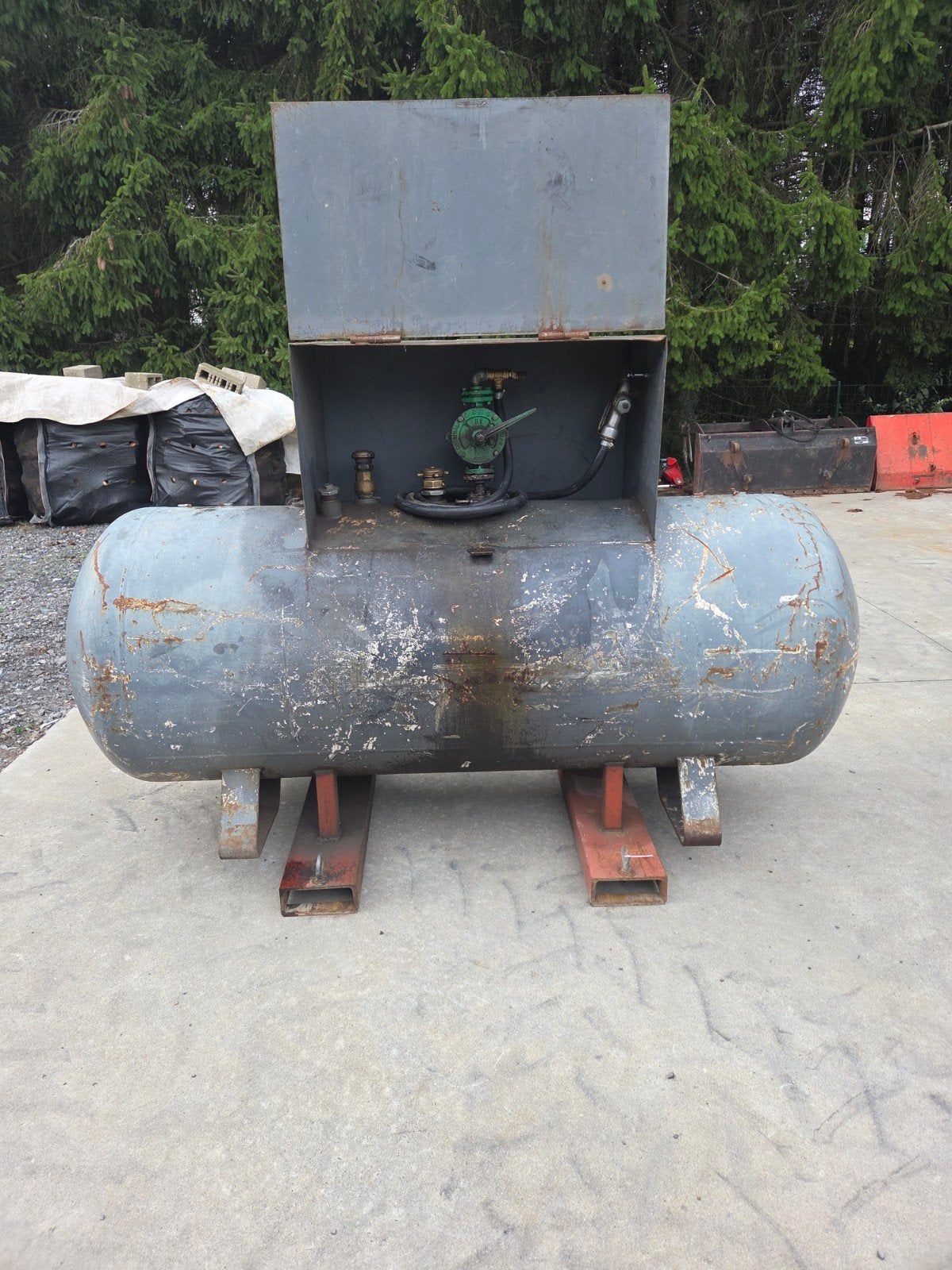 Citerne à mazout de chantier avec pompe et pistolet, Enlèvement