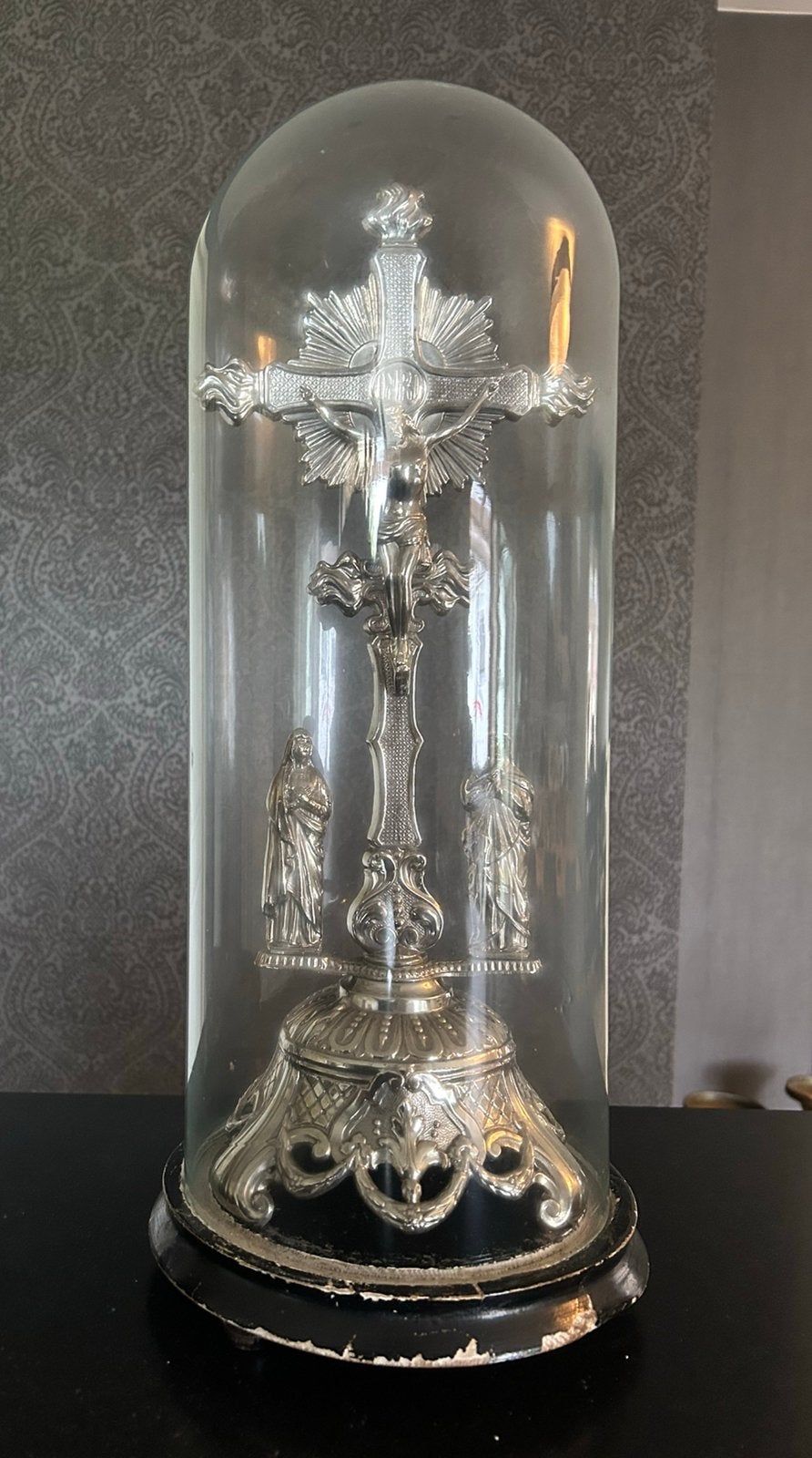 Zilveren kruisbeeld met stulp, Verre, Enlèvement, Comme neuf