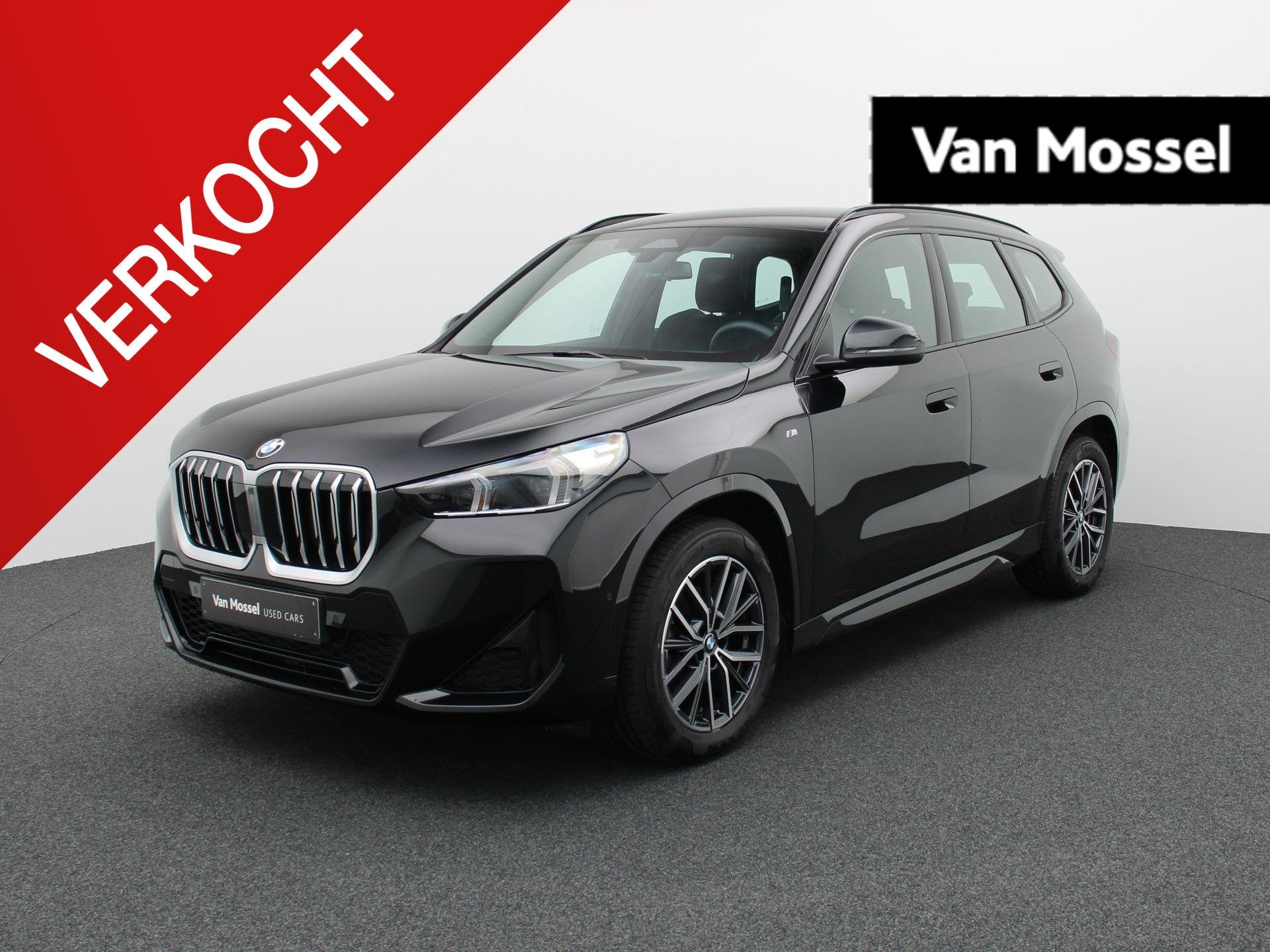 BMW X1 sDrive18i M PACK LED | CARPLAY | NAVI | CAMERA, Auto's, BMW, Stof, Gebruikt, 136 pk, Zwart