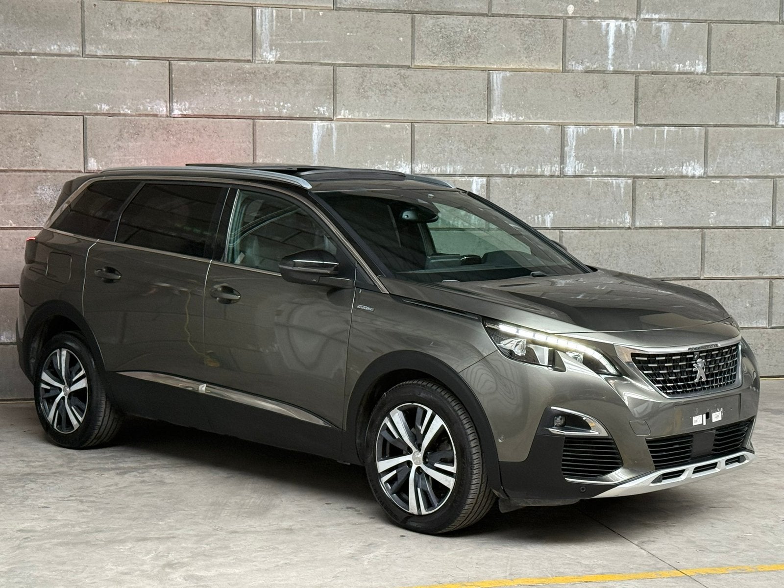 Peugeot 5008 1.6 BlueHDI **BOITE AUTOMATIQUE**TOIT OUVRANT**, Auto's, Peugeot, Automaat, Euro 6, 1600 cc, 7 zetels