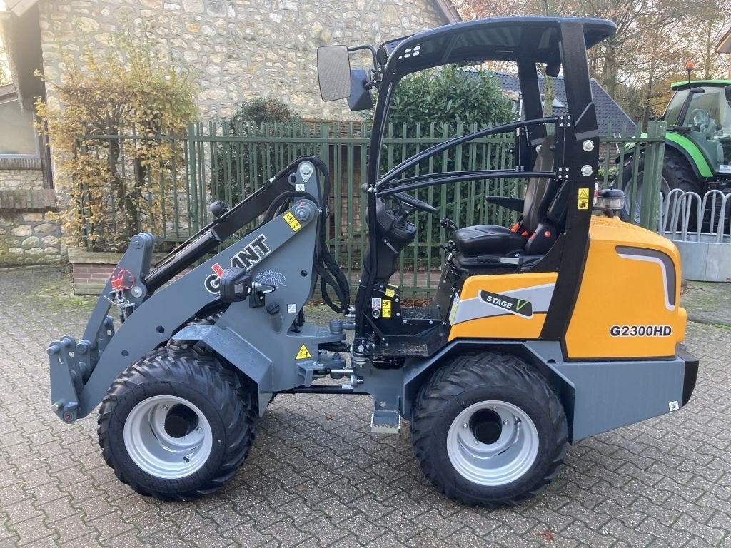 Giant G2300 HD, Zakelijke goederen, Machines en Bouw | Kranen en Graafmachines, Tobroco, Info@tobroco.nl, Sprendlingenstraat 57
5061 KM  Oisterwijk, NL