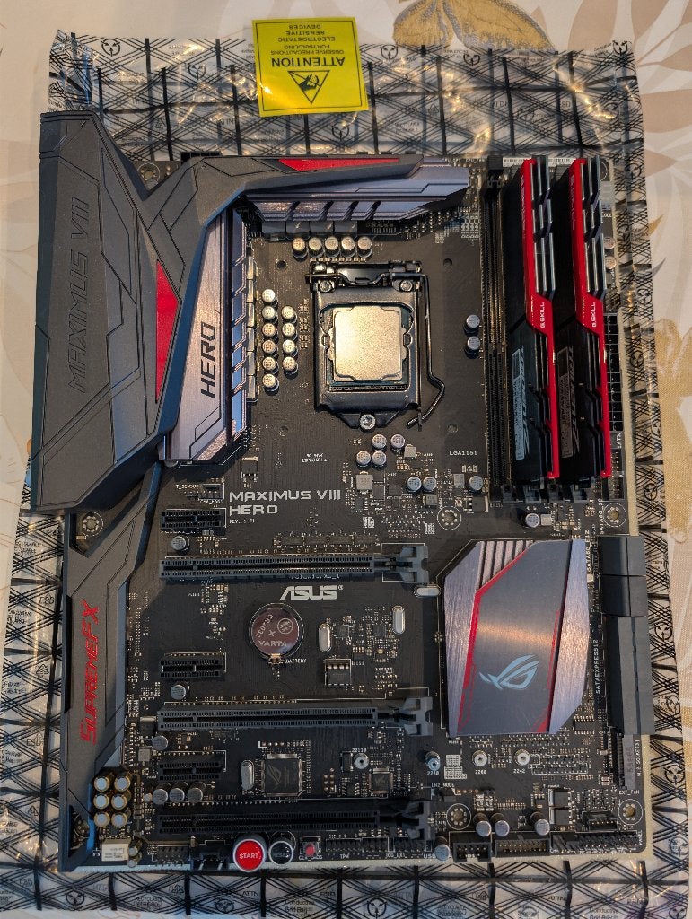 Combo Asus ROG Maximus VIII Hero + Intel i7-7700K, Gebruikt, LGA 1151, DDR4, Ophalen of Verzenden