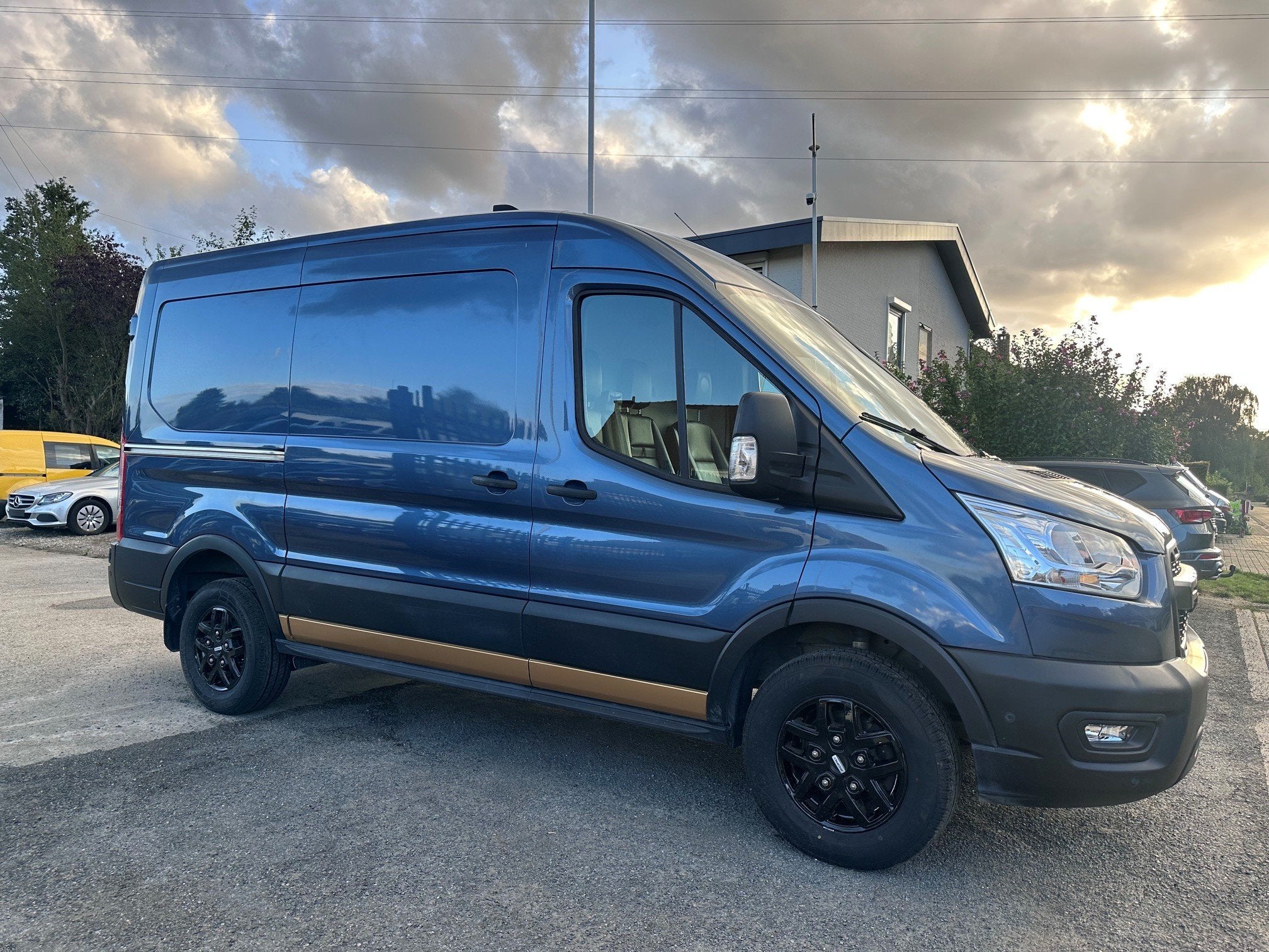 Ford Transit 2.0 TDCI L2H2 Trail Led Navi Leder Camera Linea, Auto's, Ford, 1998 cc, Achterwielaandrijving, Gebruikt, 4 cilinders