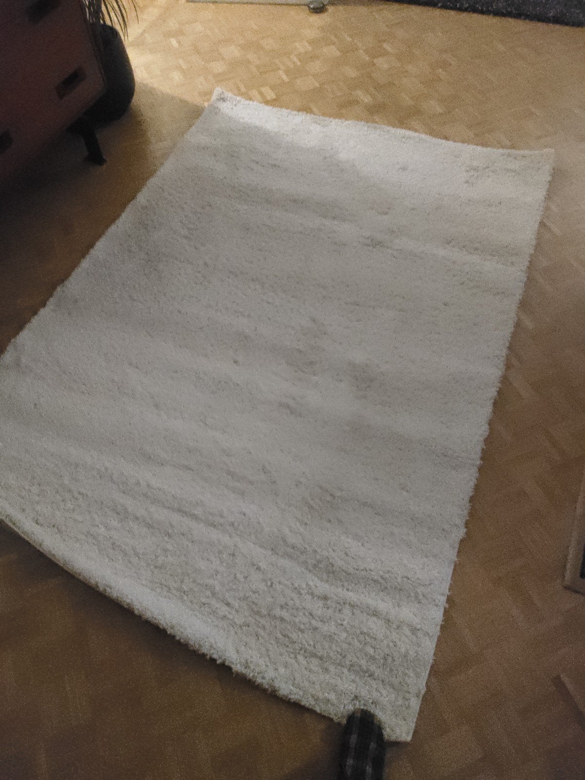 tapis IKEA blanc, Enlèvement
