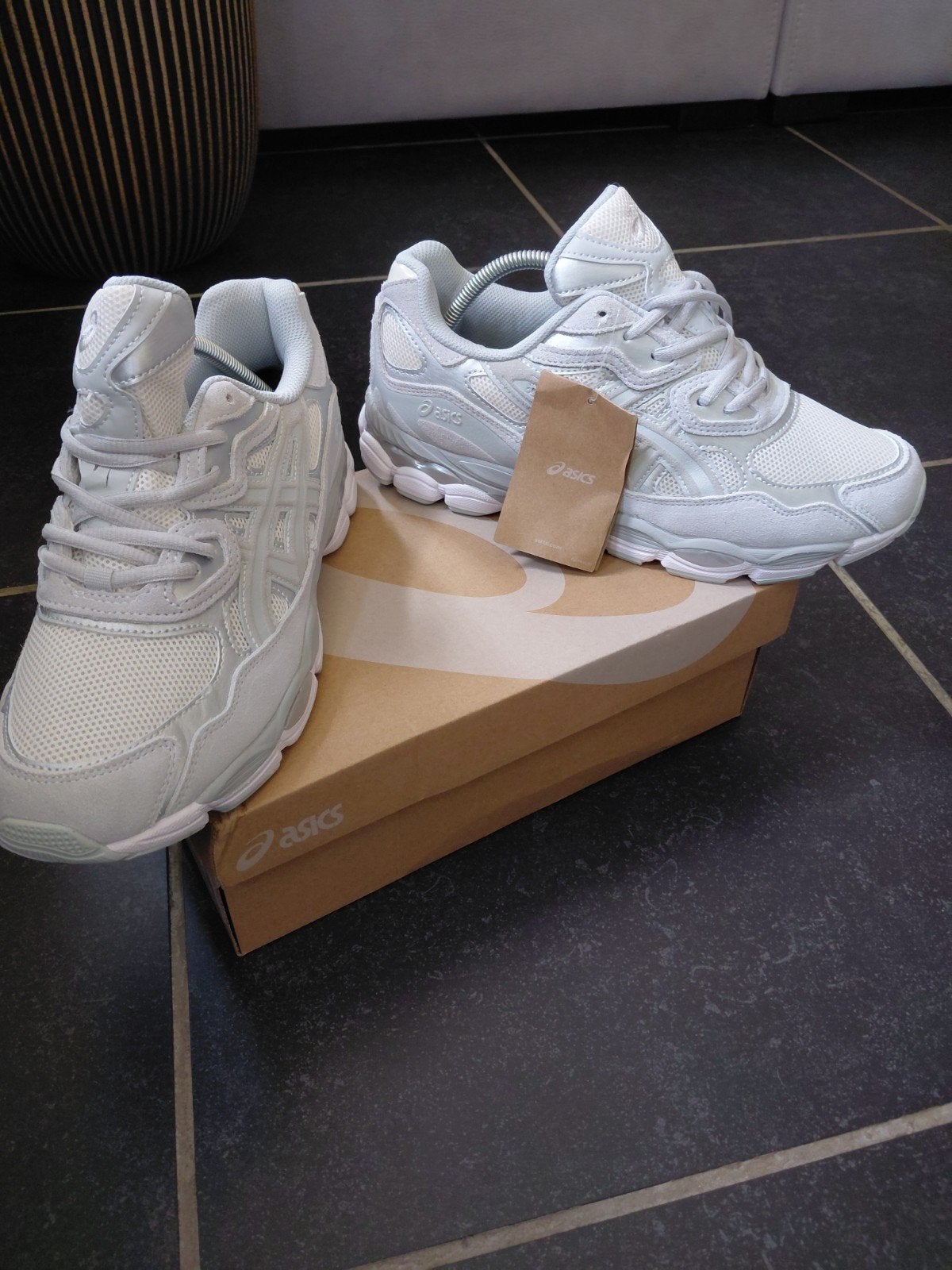 Asic Gel NYC Gris/Blanc taille 45, Vêtements | Hommes, Neuf, Blanc, Asics, Baskets