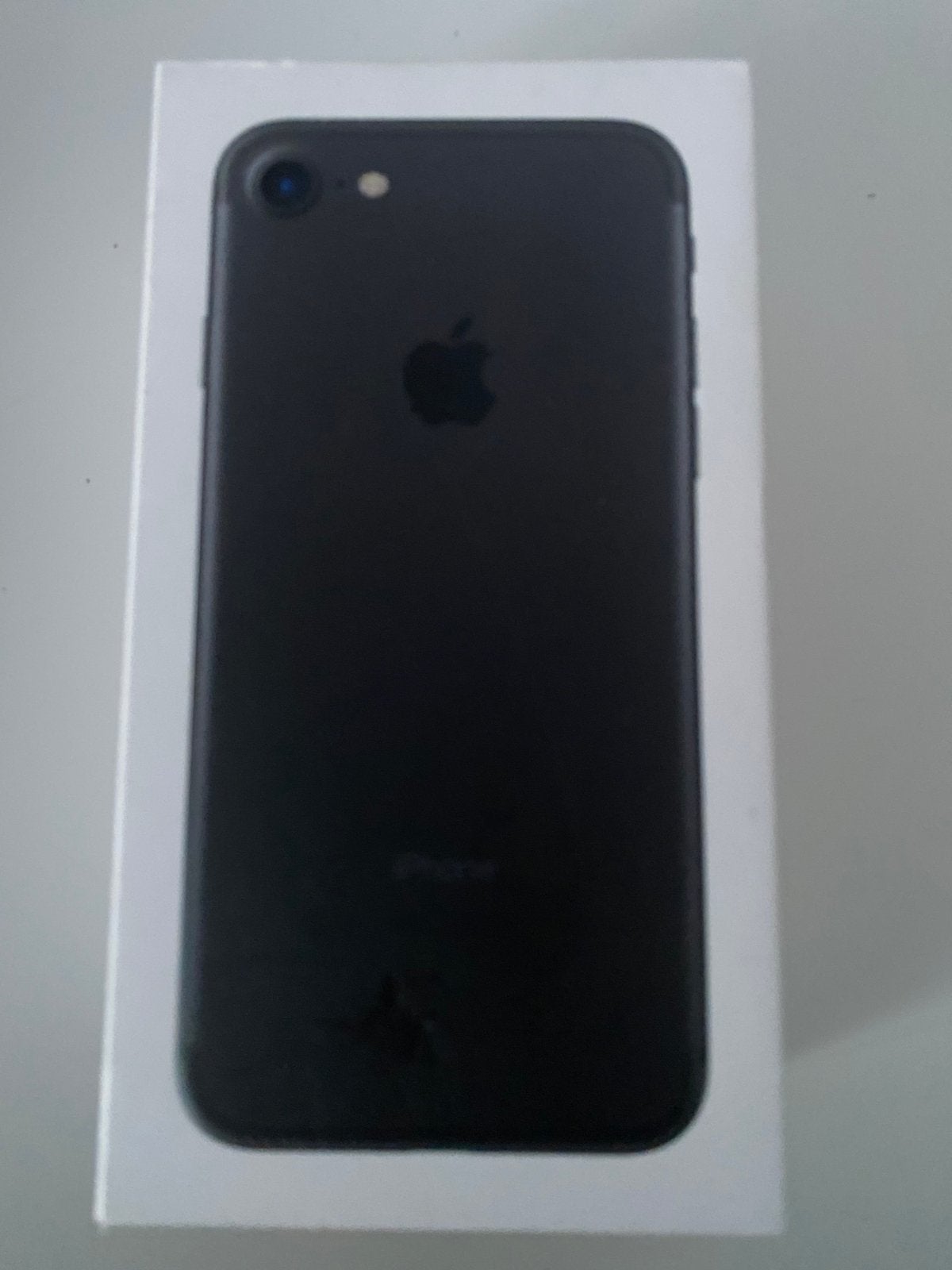 Iphone 7 met een doorzichtig hoesje, Telecommunicatie, Mobiele telefoons | Apple iPhone, Ophalen, Zo goed als nieuw, IPhone 7