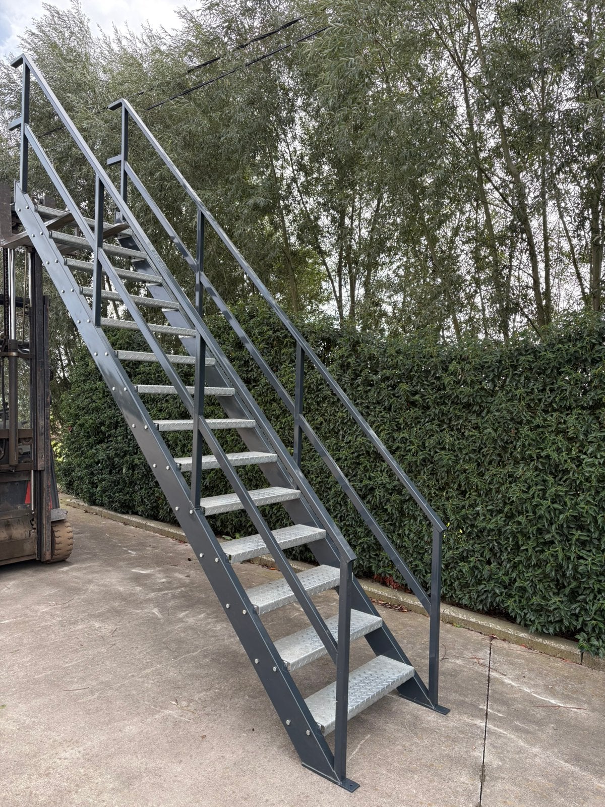 Metalen trap, Ophalen, Zo goed als nieuw, Trap
