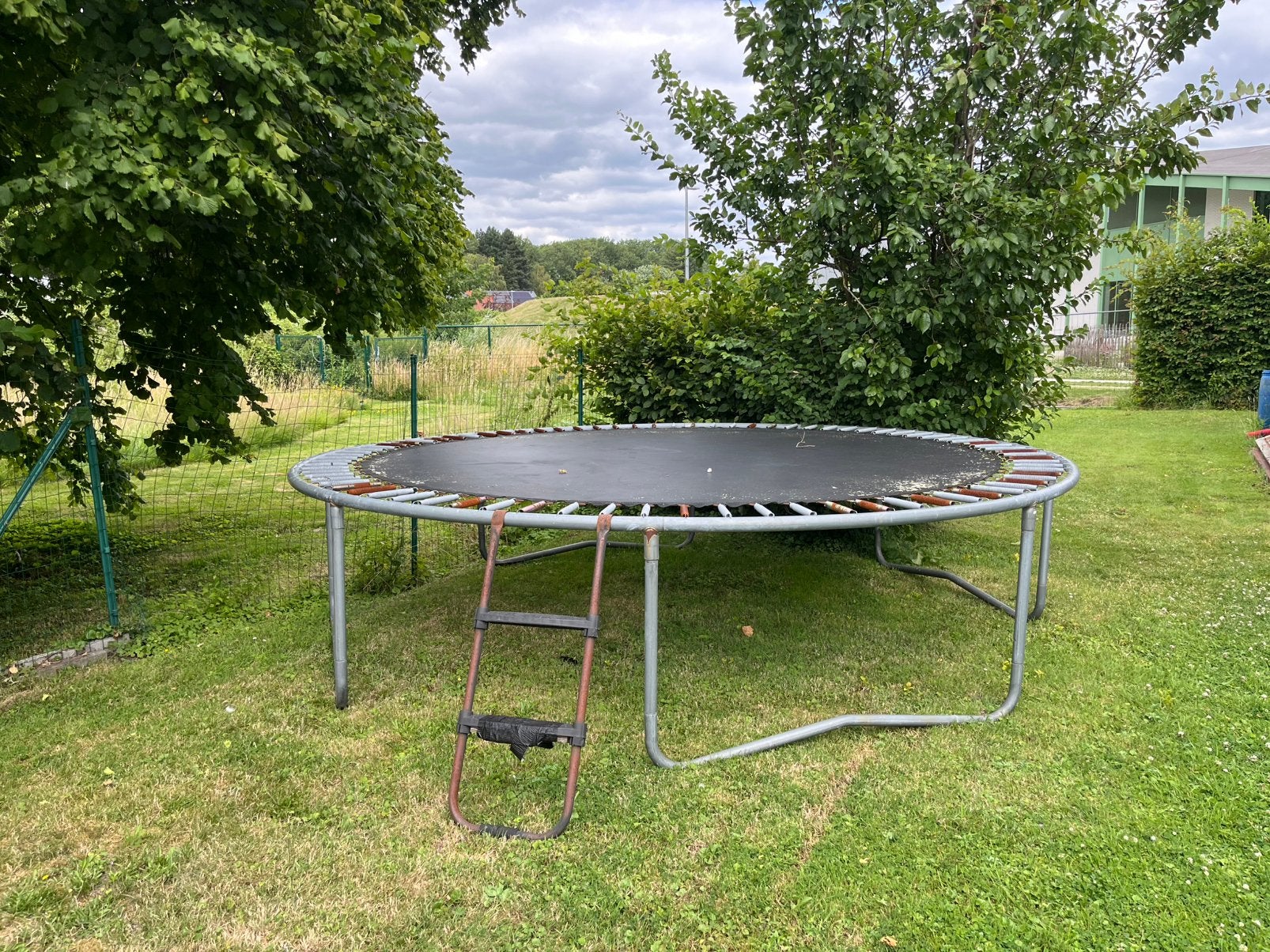 Trampoline, Enfants & Bébés, Jouets | Extérieur | Trampolines, Enlèvement, Utilisé