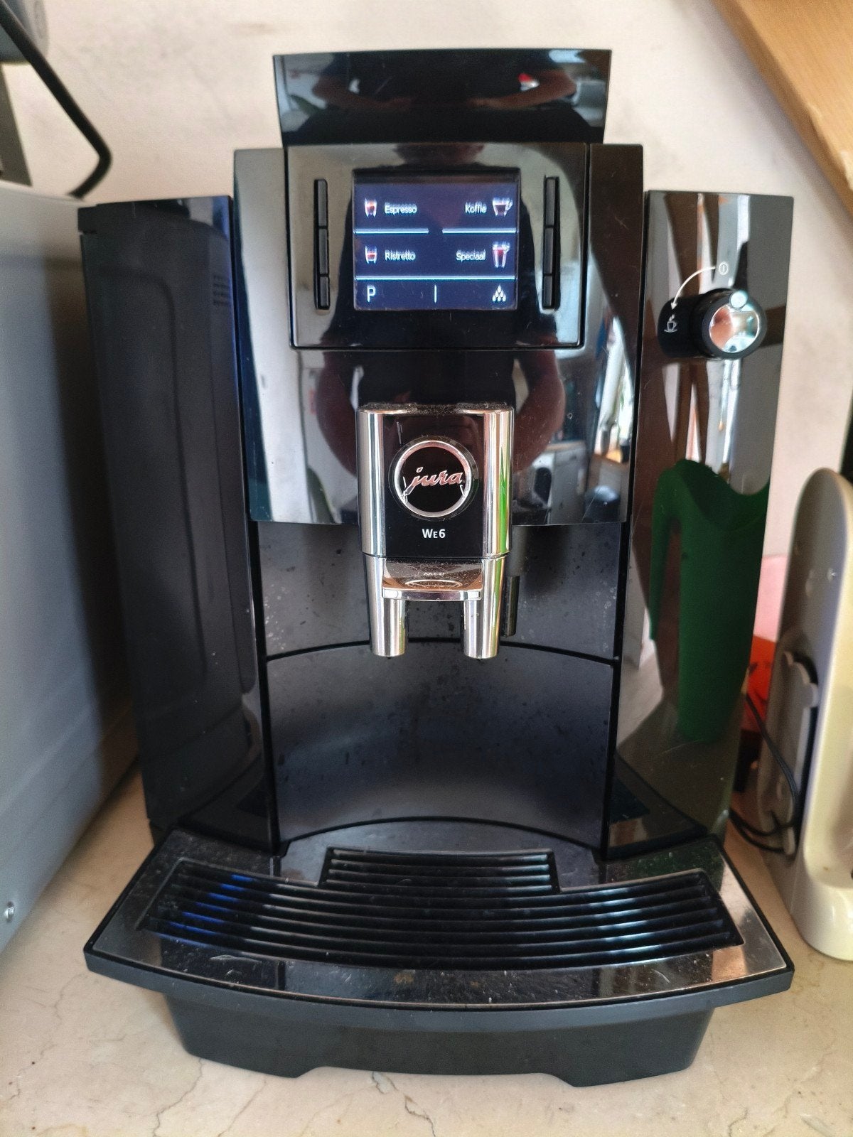 à vendre Jura We6, Réservoir d'eau amovible, Café en grains, 2 à 4 tasses, Comme neuf