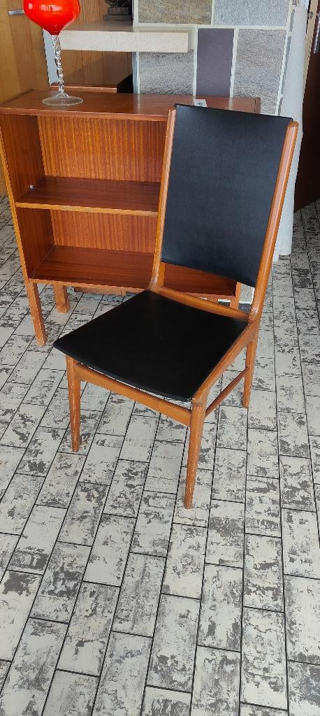 Vintage houten stoel, lederen zit en rug – jaren 50/60 stijl, Huis en Inrichting, Ophalen, Gebruikt, Zwart, Vintage