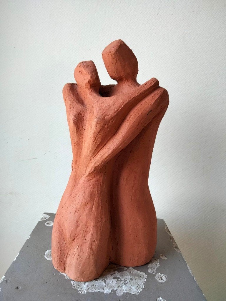 abstract beeld in klei kunst deco, Ophalen, Handgemaakt, 20 - 50 cm, Beeld