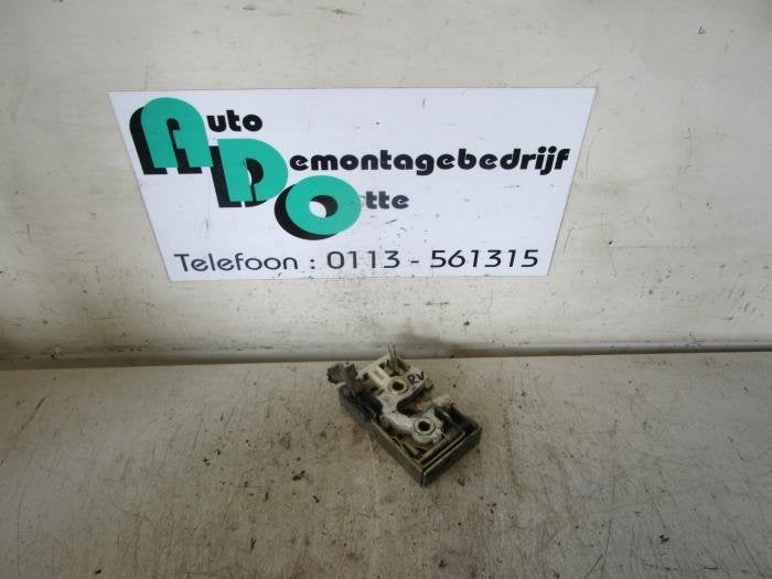 Serrure portière mécanique 2portes droite d'un Volkswagen, Volkswagen, -, 3 mois de garantie, Utilisé