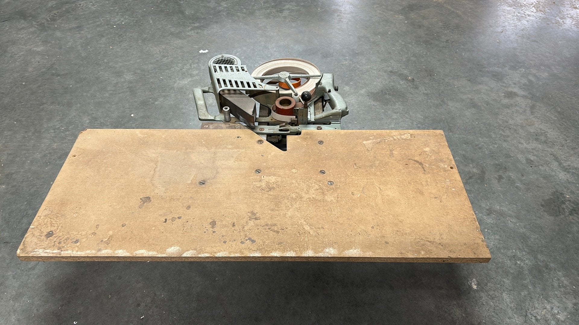 Afplak machine kantlijmer, Enlèvement