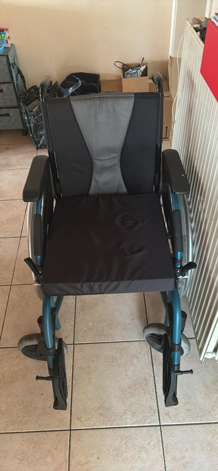 rolstoel met voetstukken van het merk Invacar, Diversen, Rolstoelen, Ophalen of Verzenden, Inklapbaar, Gebruikt, Duwrolstoel