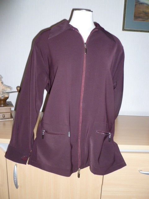 Nieuwe bordeaux dames jas met rits. maat 44, Ophalen of Verzenden, Nieuw, Maat 42/44 (L)