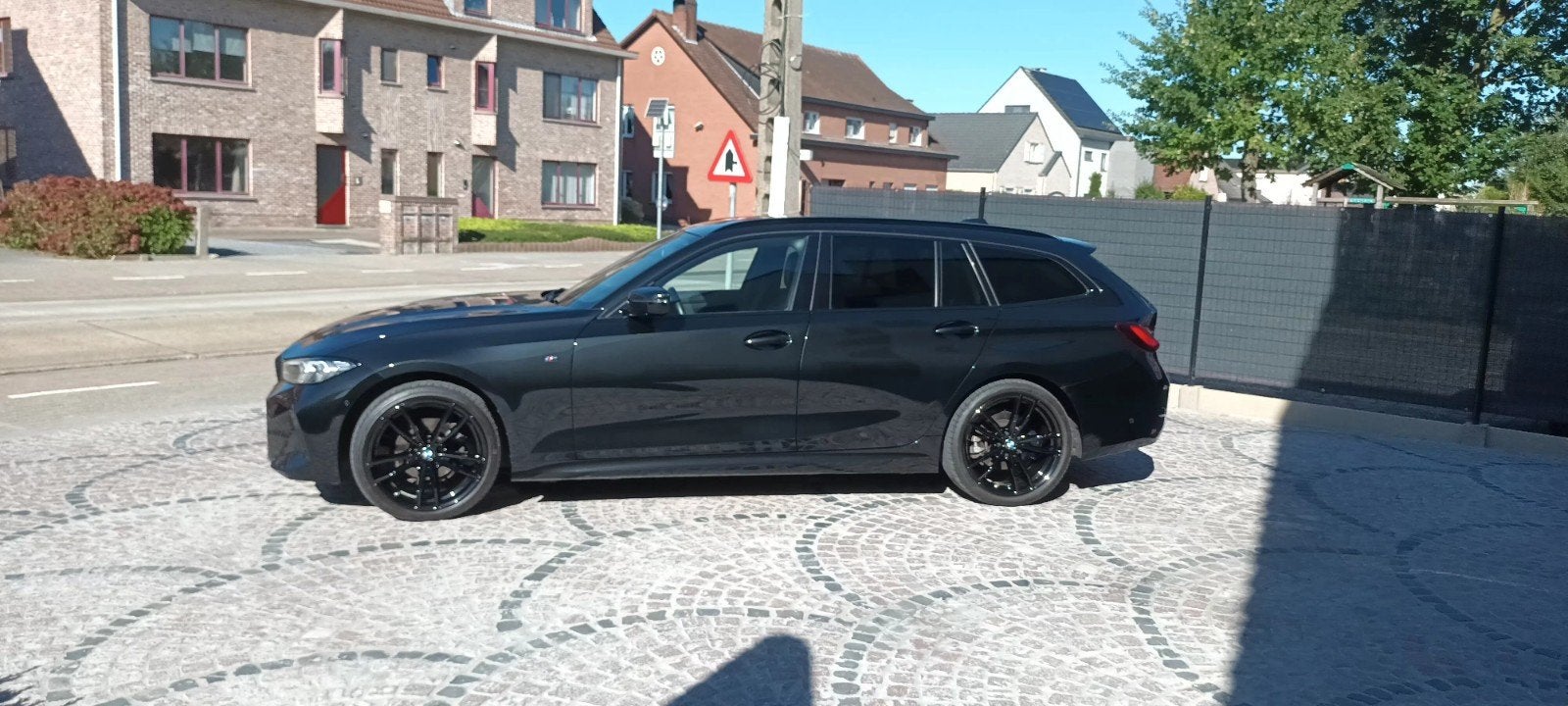 BMW 318i Full M pack-19 black M velgen- zwart leder- euro 6e, Automaat, Achterwielaandrijving, 4 cilinders, Zwart