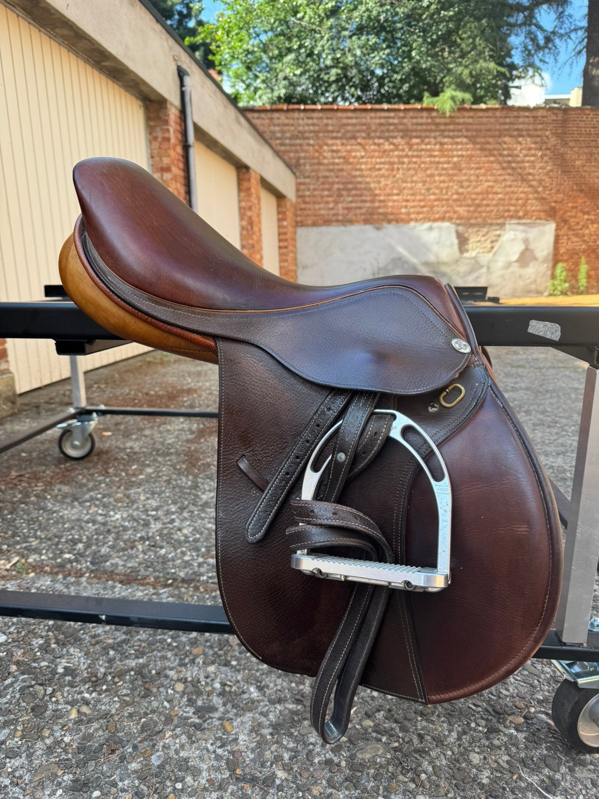 Springzadel 17.5 inch Eric Thomas, Dieren en Toebehoren, Paarden en Pony's | Zadels, Ophalen, Zo goed als nieuw