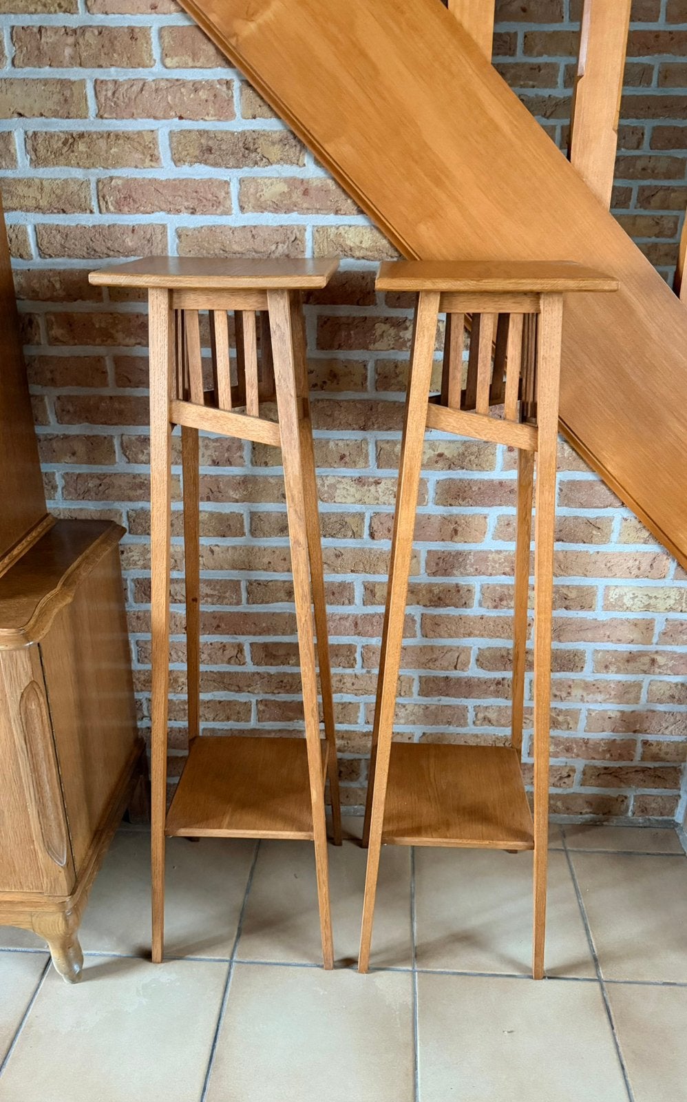 Set van 2 vintage houten hoge Zweedse plantentafels, Ophalen