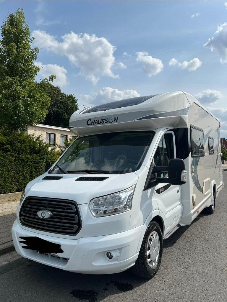 CHAUSSON 640 TITANIUM AUTOMATIC, 43.985 km, Caravans en Kamperen, Mobilhomes, Automaat, Chemisch toilet, Ford, Diesel