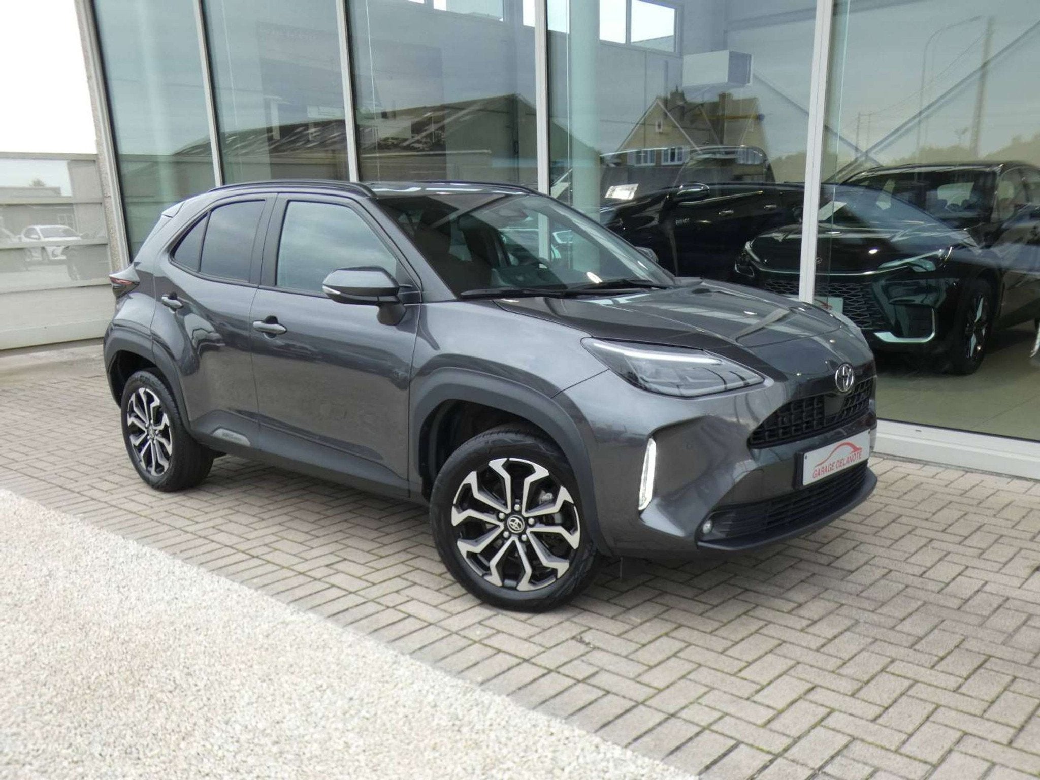 Toyota Yaris Cross Hybrid +Parkeersensoren V&A +Dodehoek +Ze, Stof, Zwart, 1200 kg, 1490 cc