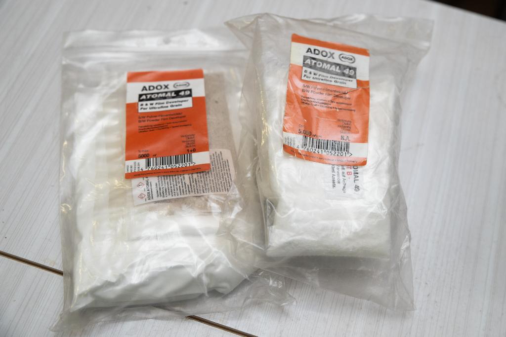 Développeur de poudre Adox A 49 2 X 5 litres, Enlèvement ou Envoi, Comme neuf, Accessoires pour chambre noire