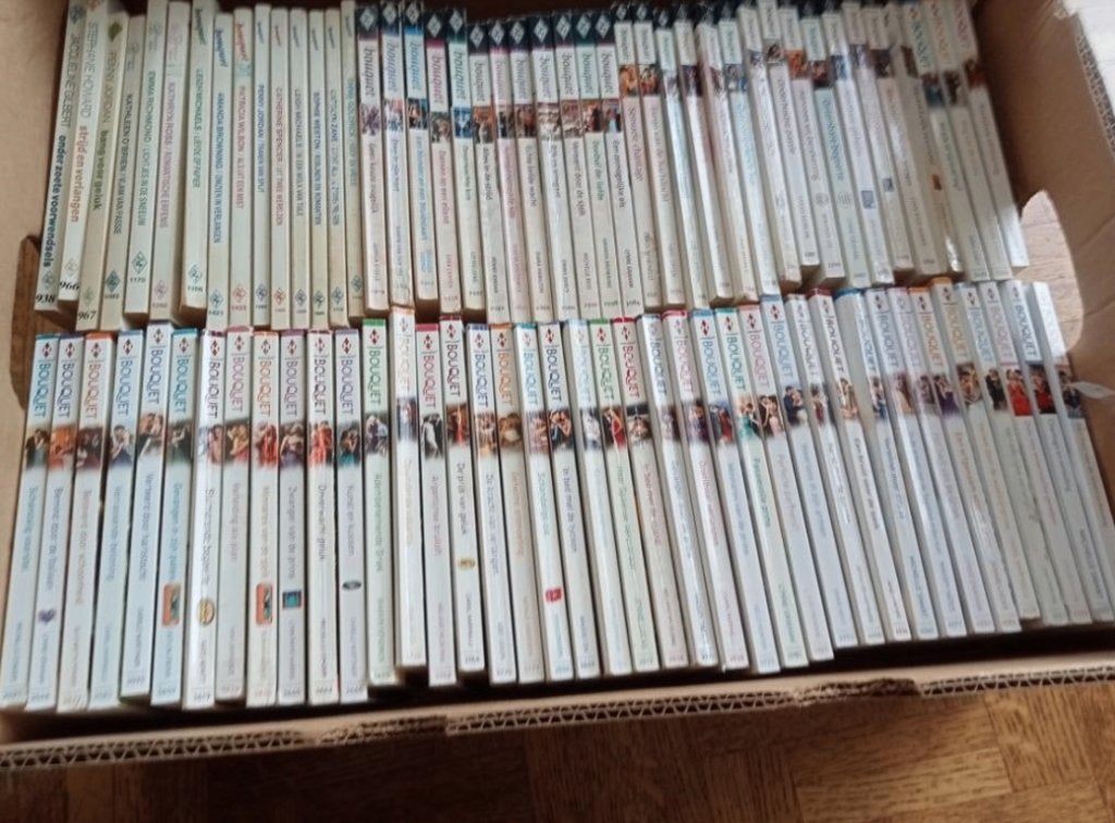 Diverse dunne bouquets, Ophalen of Verzenden, Gelezen