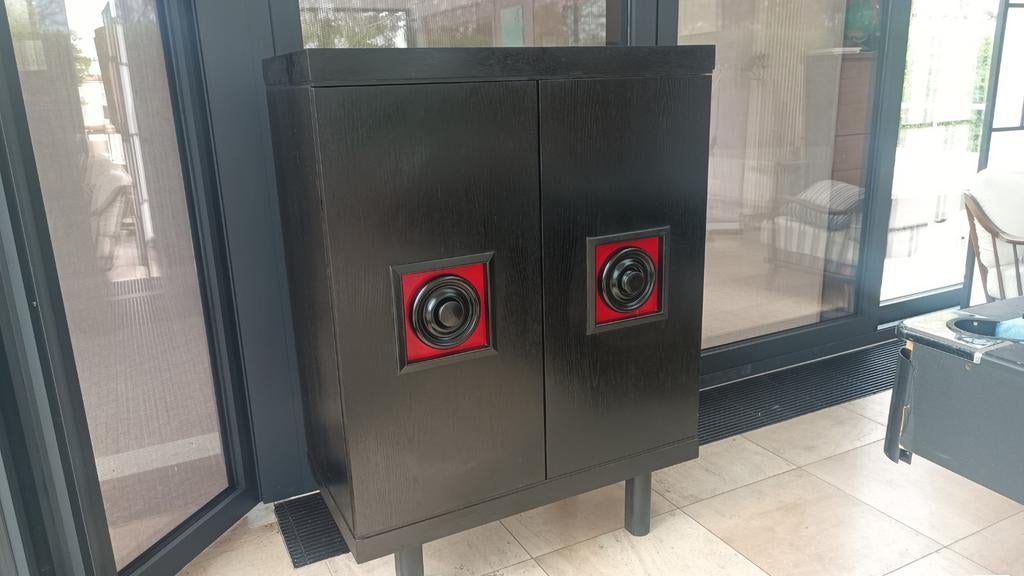 brutalist kast stijl De Coene, Ophalen