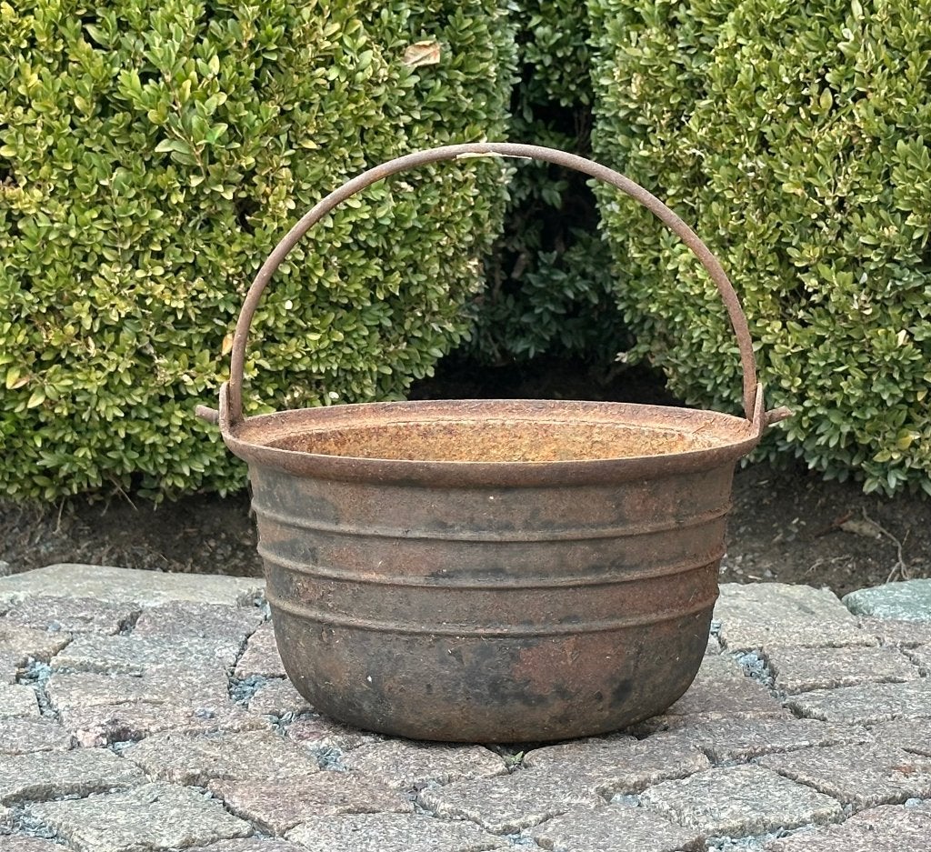 oude gietijzeren ketel met hendel - diameter 26 cm, Tuin en Terras, Ophalen, Rond, 25 tot 40 cm, Binnen