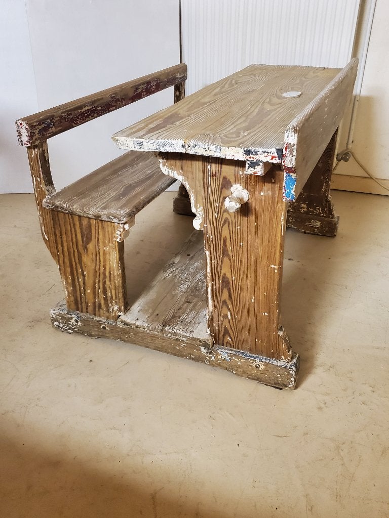 Ancien banc d'écolier, Enlèvement