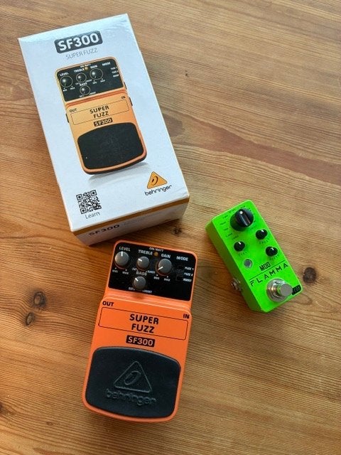 Flamma FC-05 en Behringer SF 300 pack, Muziek en Instrumenten, Ophalen of Verzenden, Zo goed als nieuw