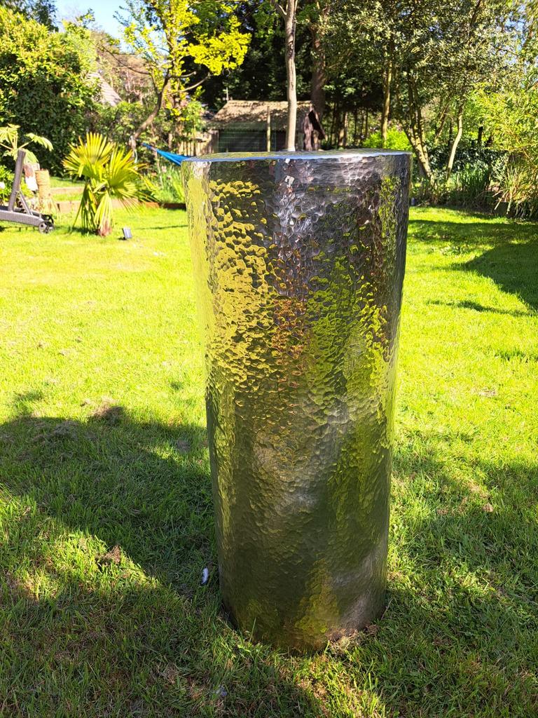Designpot 1m hoog Ø40 cm gehamerd metaal binnen/buiten 2 x, Tuin en Terras, Bloembakken en Plantenbakken, Ophalen, Zo goed als nieuw