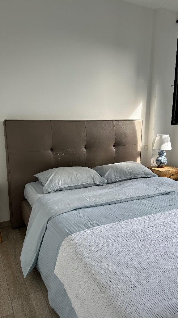 Lit à vendre sans matelas, Maison & Meubles, Chambre à coucher | Lits, Gris, Queen size, Enlèvement, Utilisé