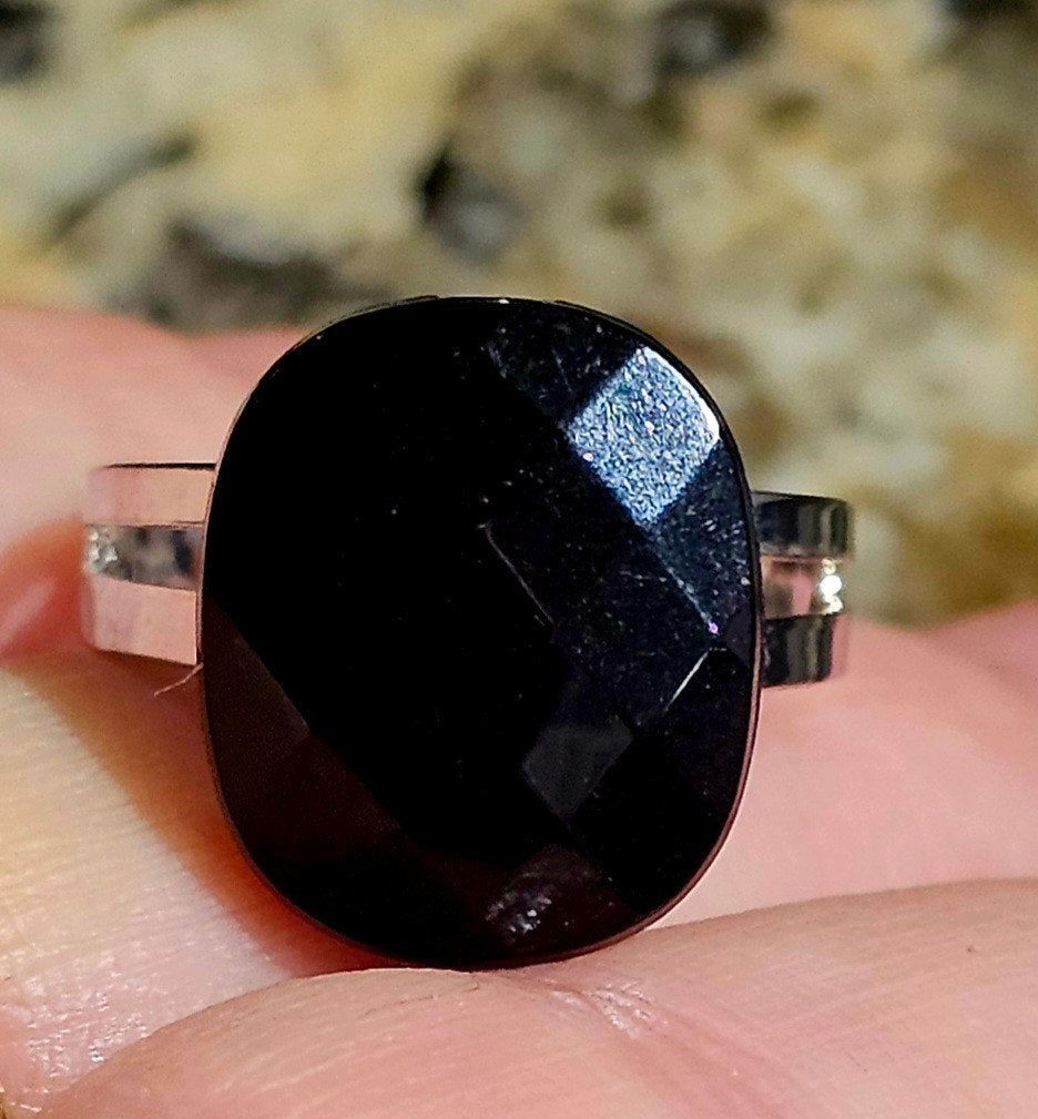 RING IN ZILVER EN ZWARTE STEEN, Nieuw, Ophalen of Verzenden, Dame of Heer, Met edelsteen