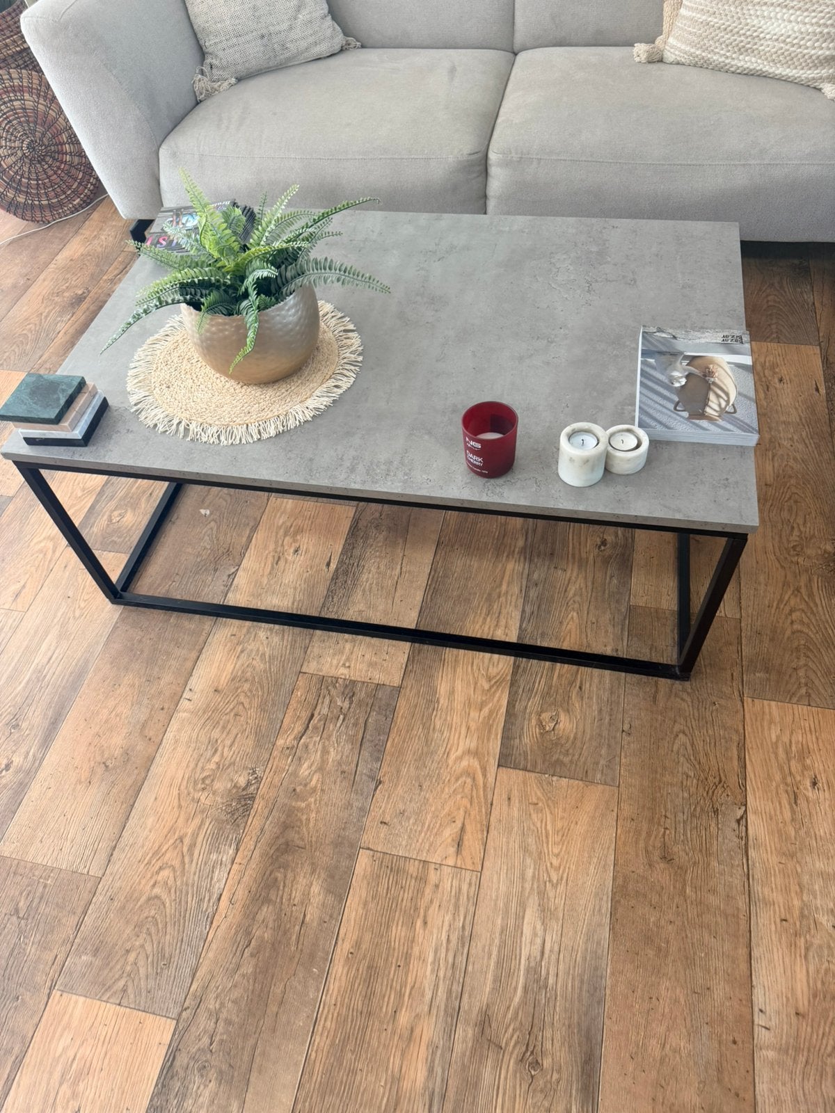 Salontafel betonlook met smeedijzer frame, Ophalen, Zo goed als nieuw