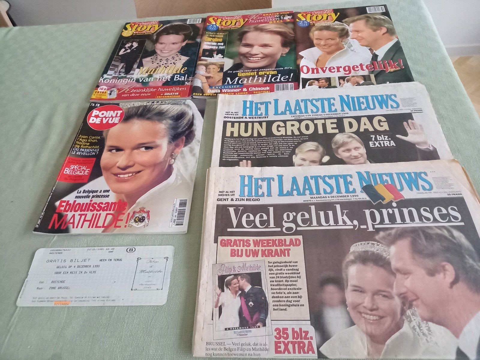 Huwelijk Filip en Mathilde op 4 december 1999., Ophalen