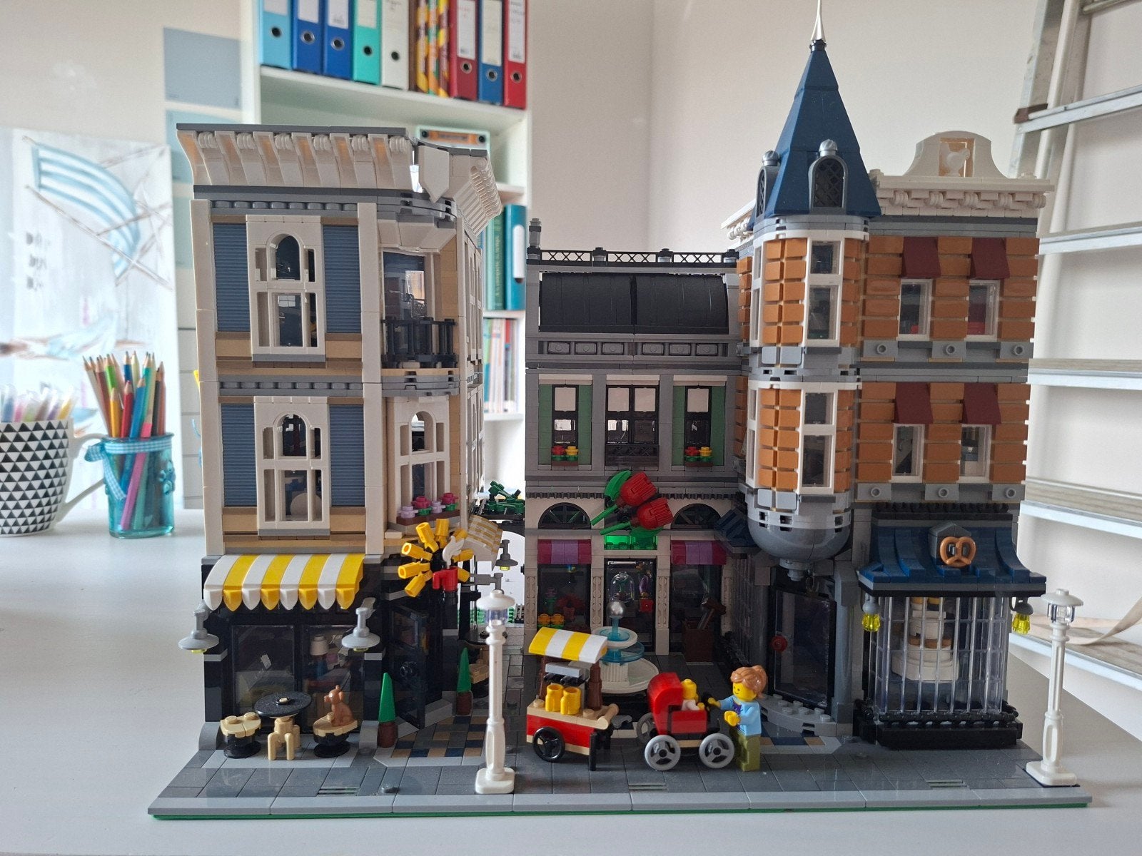LEGO Creator Expert 10255 – Place de l’Assemblée – Complet a, Lego, Ensemble complet, Comme neuf, Complet
