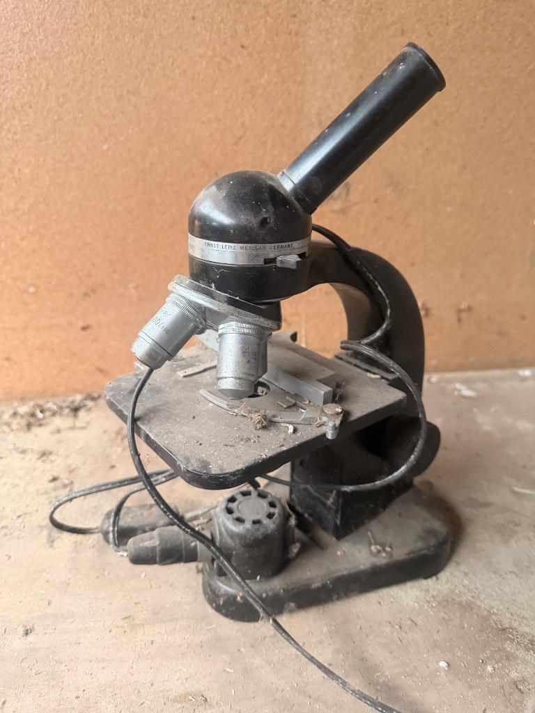 Vintage microscoop, Enlèvement