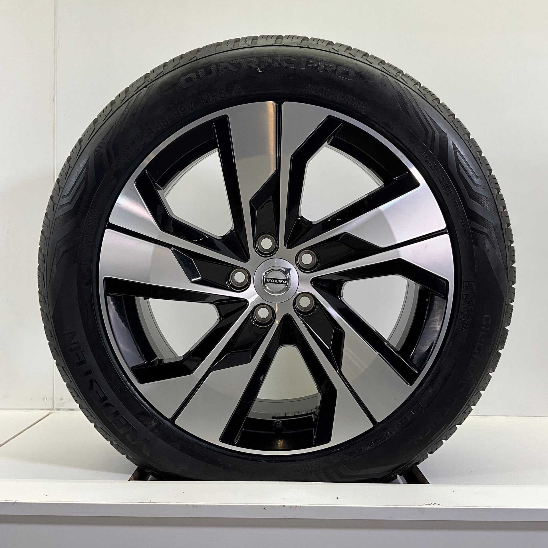 VOLVO V60 CROSS COUNTRY VELGEN SET WINTERBANDEN 18 INCH *, 18 inch, Gebruikt, -, -
