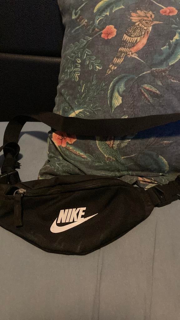 Nike tassje, Ophalen, Zo goed als nieuw