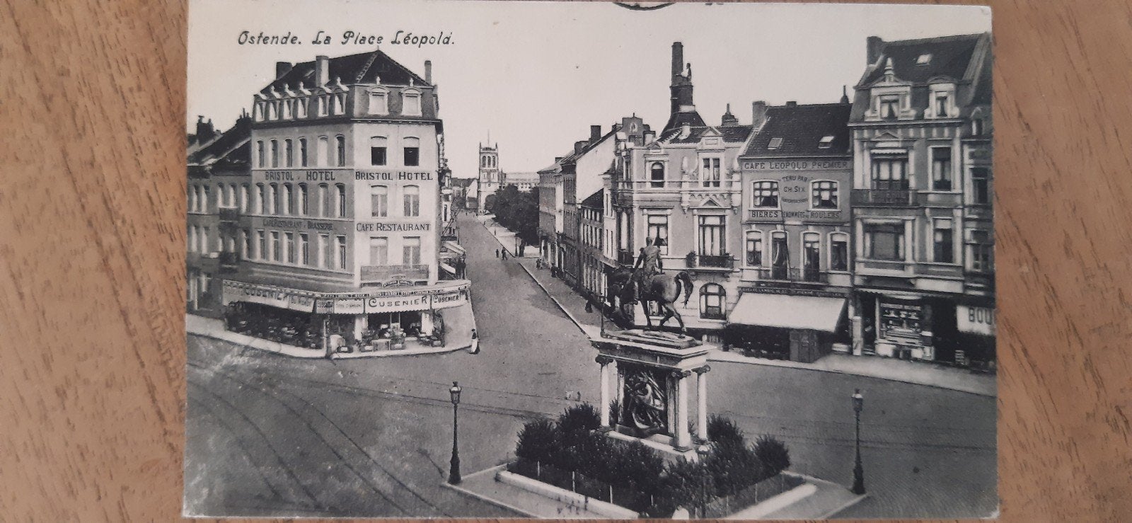 Postkaart OOSTENDE place LEOPOLD plein, Ophalen of Verzenden